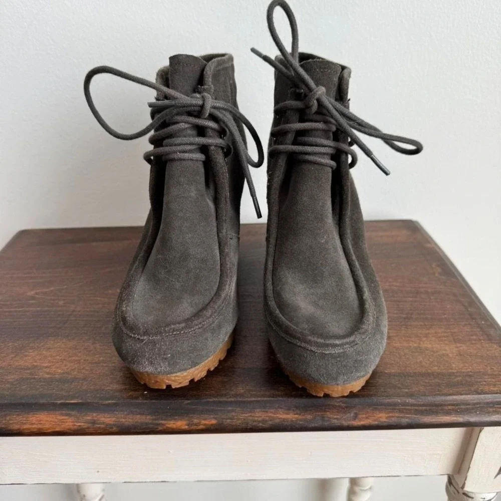 Olive Green Suede Lace Up Wedge Size 6.5 boot ankle heel‎ leather